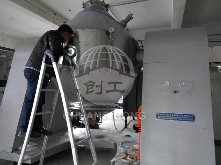 Filter washing vacuum dryer